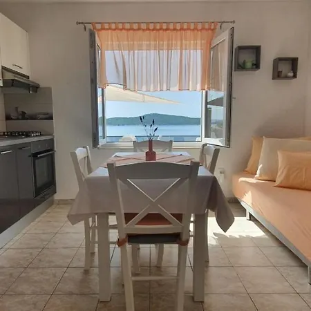 Family Friendly Seaside Sevid, Trogir - 14790 מרינה