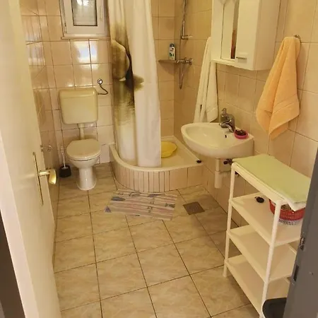 Family Friendly Seaside Sevid, Trogir - 14790 מרינה