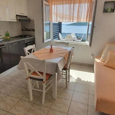 Family Friendly Seaside Sevid, Trogir - 14790 דירה *