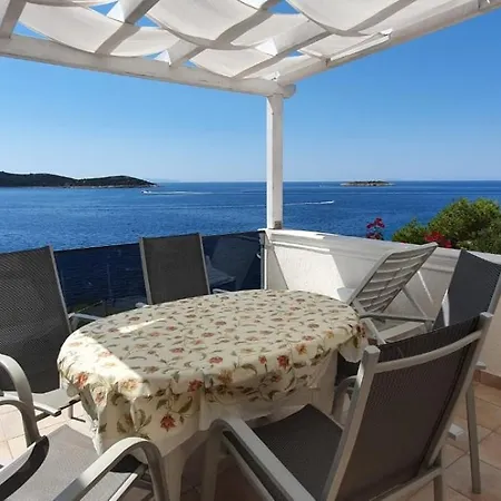 Family Friendly Seaside Sevid, Trogir - 14790 * מרינה